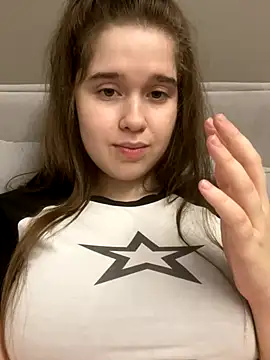 Snapshot of HornyGirlH chatting on 11-17-25, 11:32 HornyGirlH online show from 11-17-25, 11:32