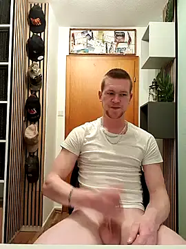 Snapshot of Playbunniboy chatting on 01-28-25, 07:32 Playbunniboy online show from 01-28-25, 07:32