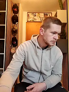 Snapshot of Playbunniboy chatting on 02-14-25, 07:38 Playbunniboy online show from 02-14-25, 07:38