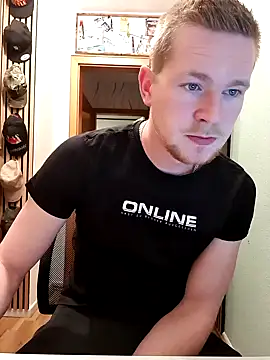 Snapshot of Playbunniboy chatting on 02-20-25, 06:24 Playbunniboy online show from 02-20-25, 06:24