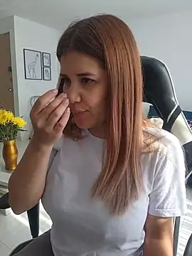 Snapshot of jnilu1227 chatting on 02-11-26, 02:00 jnilu1227 online show from 02-11-26, 02:00