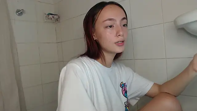 Snapshot of nathaly_bird chatting on 01-28-25, 11:17 nathaly bird online show from 01-28-25, 11:17