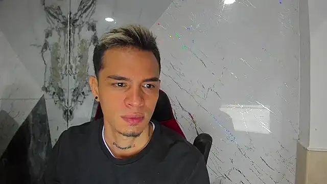 Snapshot of anzelott chatting on 01-10-26, 01:13 anzelott online show from 01-10-26, 01:13