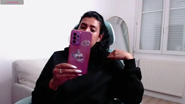 Snapshot of elettra_love chatting on 12-20-24, 09:17 elettra love online show from 12-20-24, 09:17