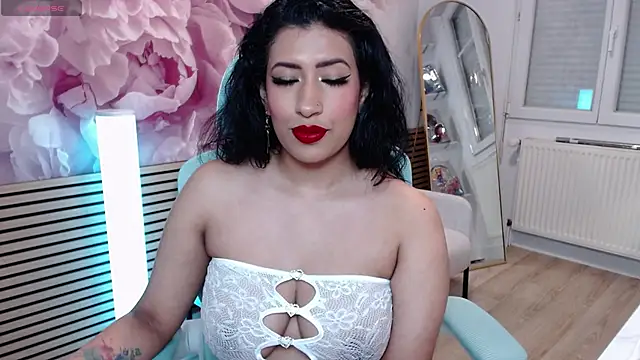 Snapshot of elettra_love chatting on 03-08-25, 11:27 elettra love online show from 03-08-25, 11:27