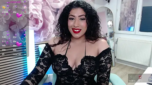 Snapshot of elettra_love chatting on 10-18-25, 11:44 elettra love online show from 10-18-25, 11:44