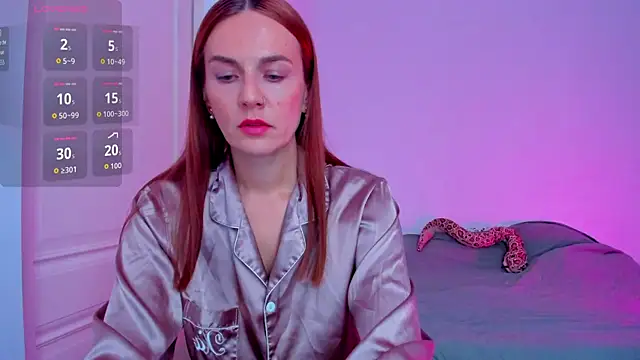 Snapshot of BritneyHall chatting on 11-10-25, 09:41 BritneyHall online show from 11-10-25, 09:41