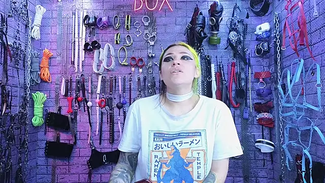 Snapshot of PANDORANEZZ chatting on 02-20-25, 08:36 PANDORANEZZ online show from 02-20-25, 08:36