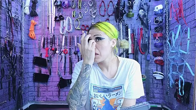 Snapshot of PANDORANEZZ chatting on 02-25-25, 01:09 PANDORANEZZ online show from 02-25-25, 01:09