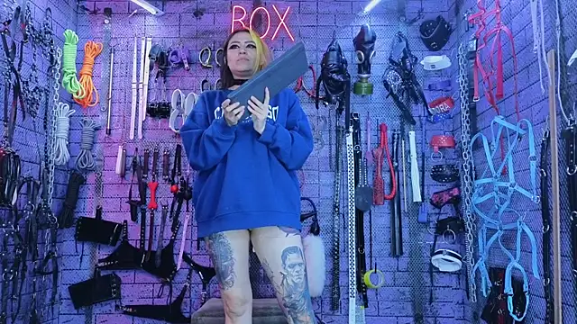 Snapshot of PANDORANEZZ chatting on 10-18-25, 10:05 PANDORANEZZ online show from 10-18-25, 10:05