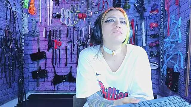 Snapshot of PANDORANEZZ chatting on 11-15-25, 05:49 PANDORANEZZ online show from 11-15-25, 05:49