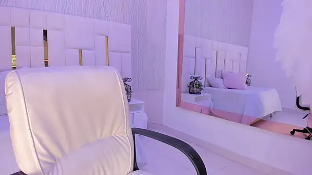 Meghan stonne  online show from 10-25-25, 06:57