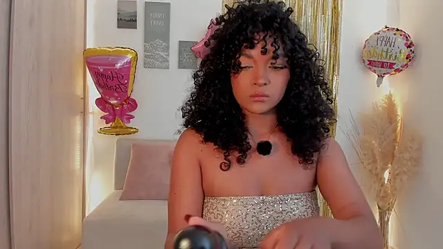 Snapshot of mariam_hill chatting on 05-14-26, 08:37 mariam hill online show from 05-14-26, 08:37