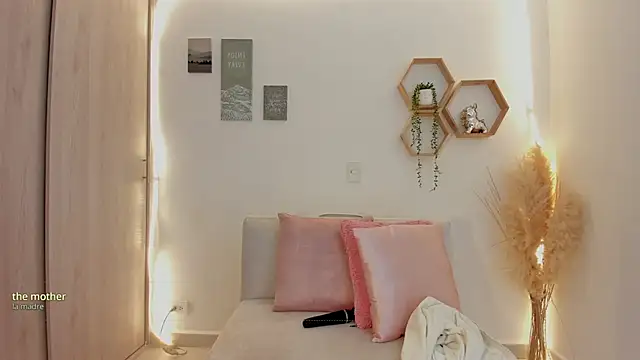 Snapshot of mariam_hill chatting on 05-20-26, 11:22 mariam hill online show from 05-20-26, 11:22