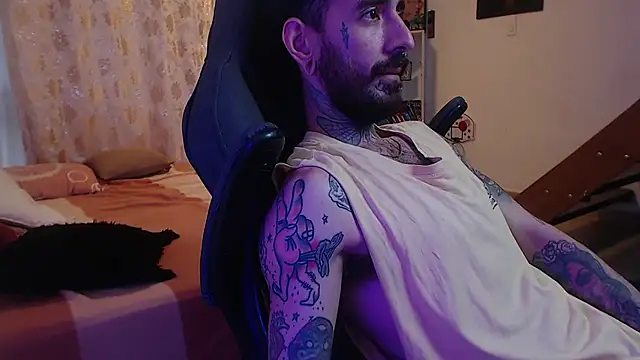 Snapshot of harry_reems1 chatting on 12-24-24, 11:38 harry reems1 online show from 12-24-24, 11:38