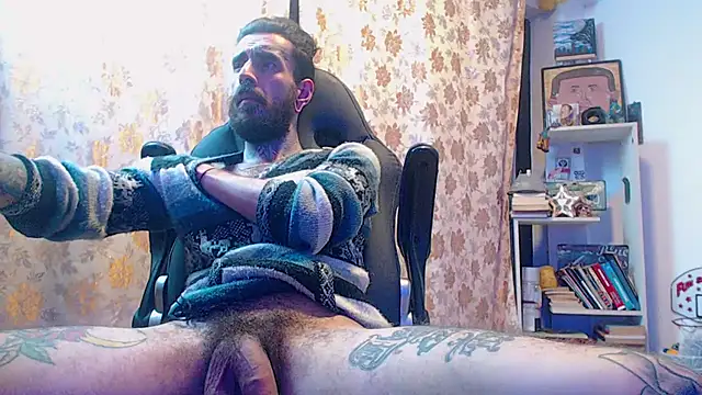 Snapshot of harry_reems1 chatting on 01-08-25, 08:06 harry reems1 online show from 01-08-25, 08:06