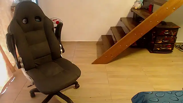 Snapshot of harry_reems1 chatting on 01-09-25, 04:28 harry reems1 online show from 01-09-25, 04:28