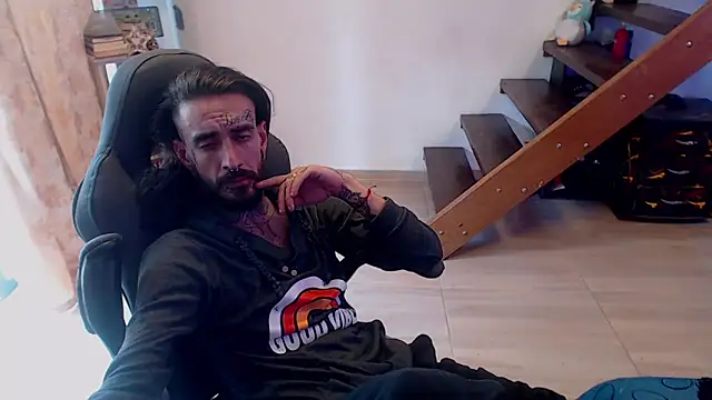 Snapshot of harry_reems1 chatting on 01-10-25, 07:00 harry reems1 online show from 01-10-25, 07:00