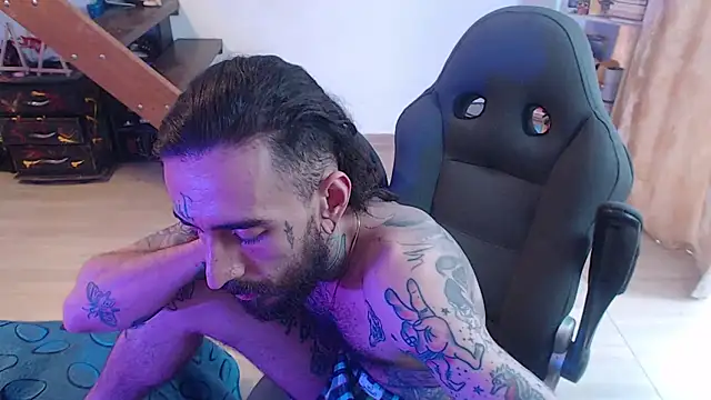 Snapshot of harry_reems1 chatting on 01-23-25, 03:43 harry reems1 online show from 01-23-25, 03:43