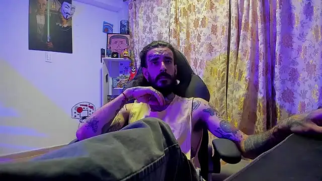 Snapshot of harry_reems1 chatting on 01-28-25, 02:21 harry reems1 online show from 01-28-25, 02:21