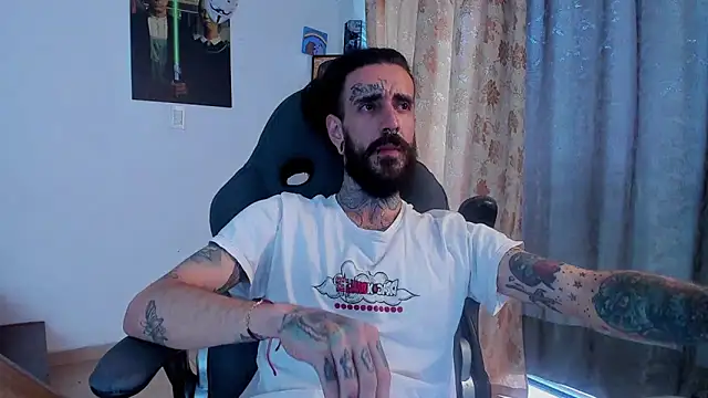 Snapshot of harry_reems1 chatting on 01-29-25, 08:04 harry reems1 online show from 01-29-25, 08:04