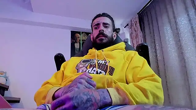 Snapshot of harry_reems1 chatting on 02-04-25, 03:26 harry reems1 online show from 02-04-25, 03:26