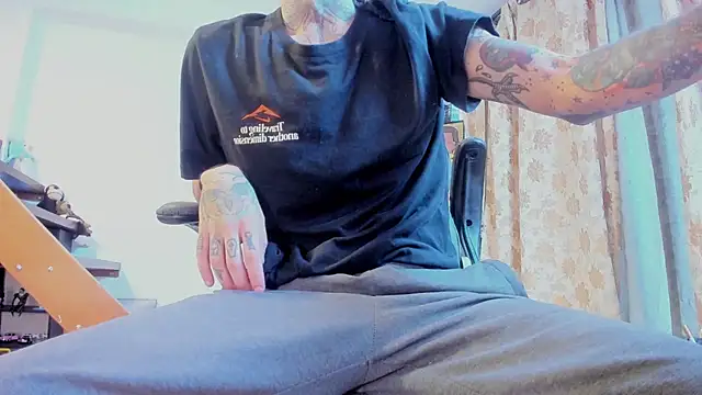 Snapshot of harry_reems1 chatting on 03-22-25, 01:08 harry reems1 online show from 03-22-25, 01:08