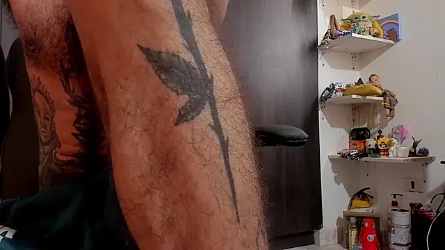 Snapshot of harry_reems1 chatting on 12-01-25, 03:39 harry reems1 online show from 12-01-25, 03:39