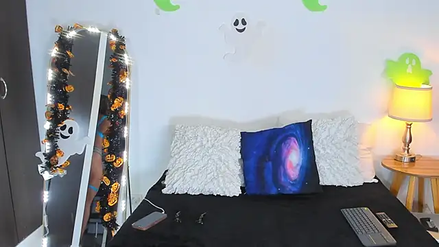 SarahCinnamon- online show from 10-27-25, 08:13