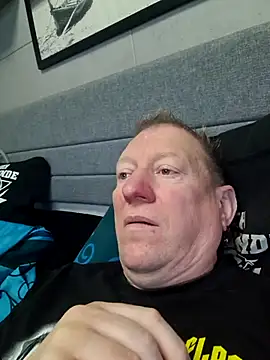 tomtom111111 online show from 10-18-25, 11:44