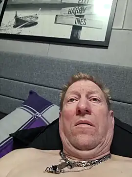 tomtom111111 online show from 03-05-26, 04:36