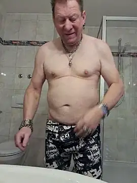 tomtom111111 online show from 04-05-26, 07:16