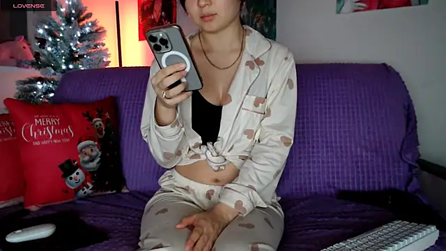 Snapshot of Lili_asian chatting on 12-18-24, 08:36 Lili asian online show from 12-18-24, 08:36