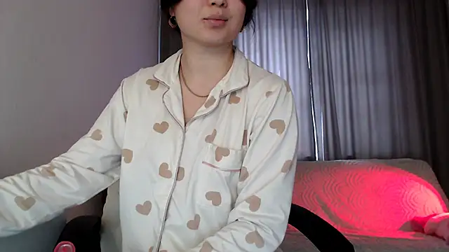 Snapshot of Lili_asian chatting on 10-17-25, 09:01 Lili asian online show from 10-17-25, 09:01