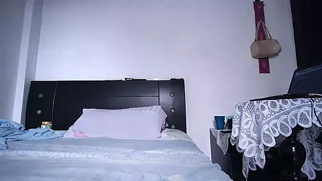 Snapshot of djtomxxx2777 chatting on 10-31-25, 01:56 djtomxxx2777 online show from 10-31-25, 01:56