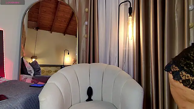 Snapshot of Madissononee chatting on 07-19-26, 02:15 Madissononee online show from 07-19-26, 02:15