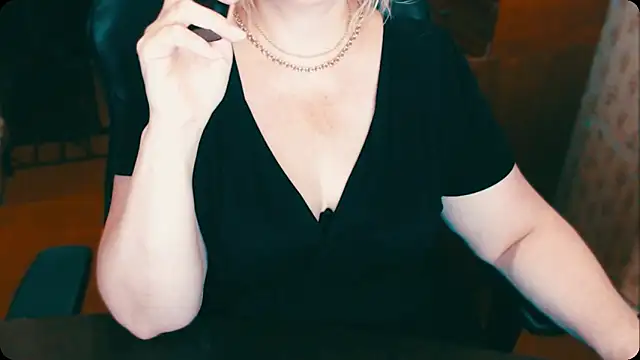 Snapshot of AlisaHot55 chatting on 12-12-24, 03:59 AlisaHot55 online show from 12-12-24, 03:59