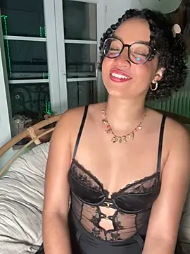 Snapshot of Lauyako chatting on 05-15-26, 08:16 Lauyako online show from 05-15-26, 08:16
