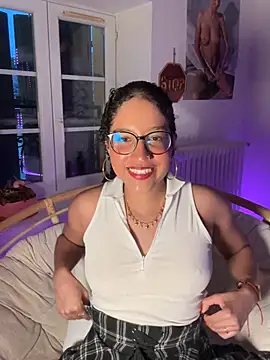 Snapshot of Lauyako chatting on 06-05-26, 07:41 Lauyako online show from 06-05-26, 07:41