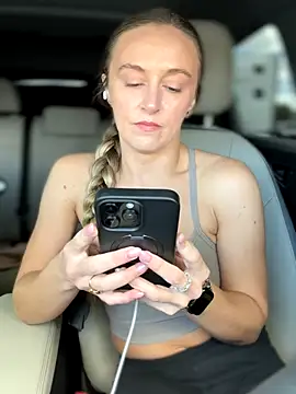 lunagirl13 online show from 10-11-25, 09:13