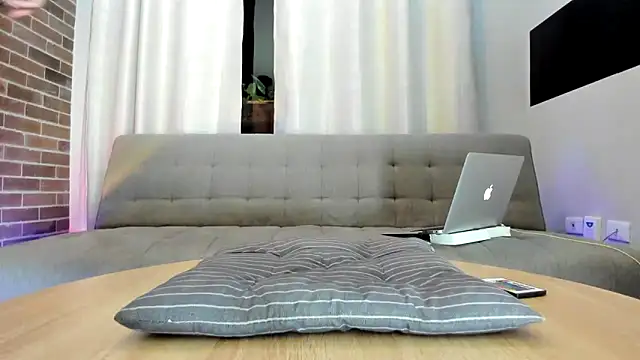 Snapshot of MattxFeet chatting on 12-10-24, 12:17 MattxFeet online show from 12-10-24, 12:17