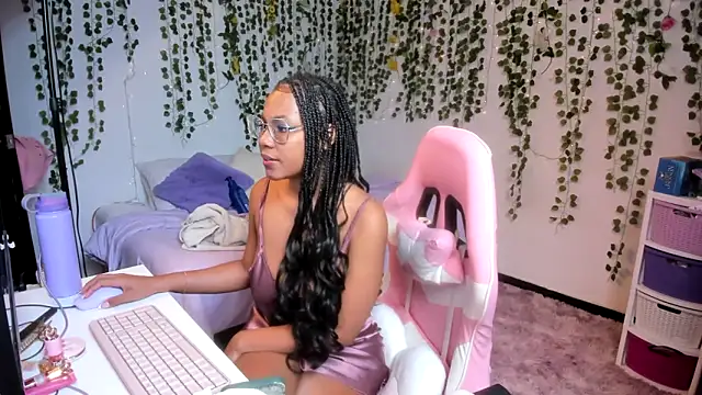 Snapshot of violeta_milleer chatting on 12-18-25, 05:30 violeta milleer online show from 12-18-25, 05:30