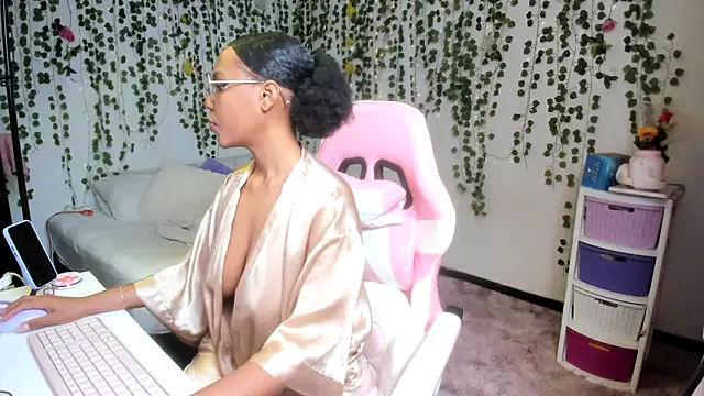 Snapshot of violeta_milleer chatting on 02-11-26, 06:24 violeta milleer online show from 02-11-26, 06:24