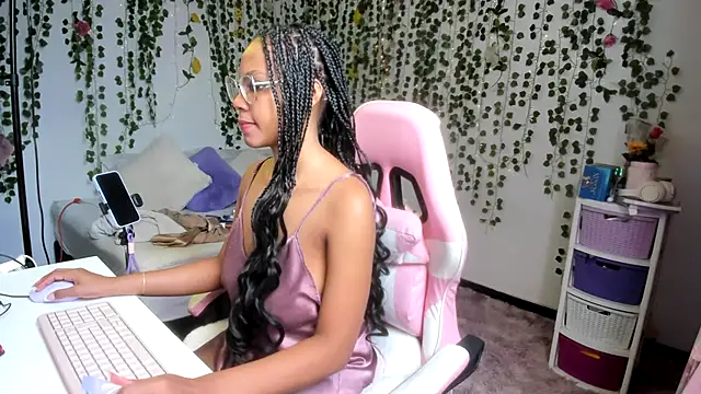 Snapshot of violeta_milleer chatting on 02-19-26, 05:20 violeta milleer online show from 02-19-26, 05:20