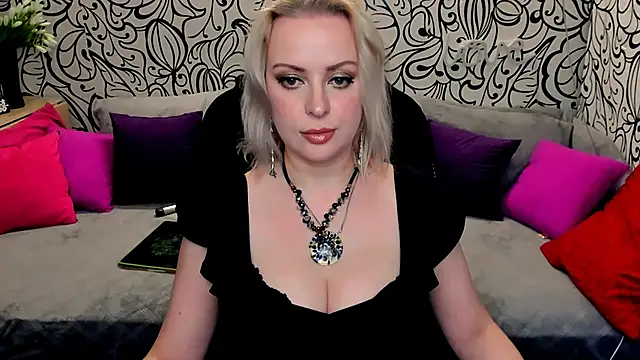 Snapshot of Hotdreamhere chatting on 12-27-24, 12:01 Hotdreamhere online show from 12-27-24, 12:01