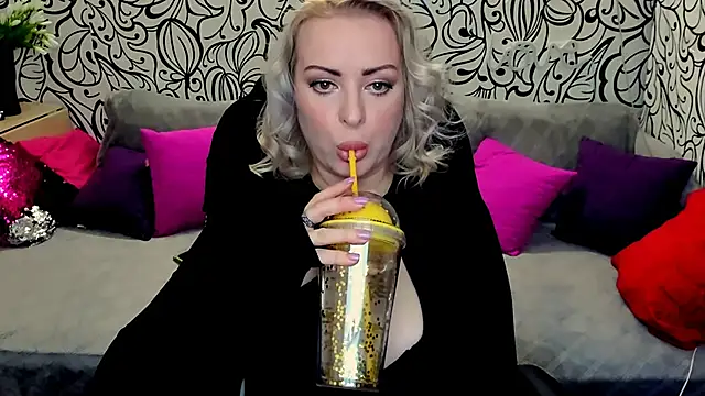 Snapshot of Hotdreamhere chatting on 02-05-25, 11:02 Hotdreamhere online show from 02-05-25, 11:02