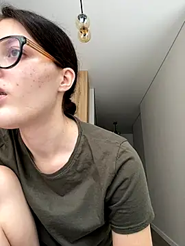 little belucci online show from 11-06-25, 10:38