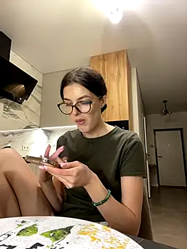 little belucci online show from 11-30-25, 02:21