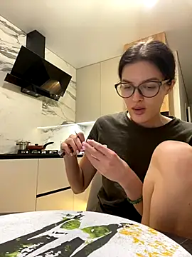 little belucci online show from 12-01-25, 03:06