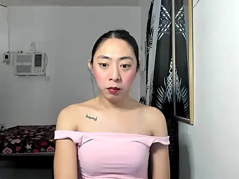 Snapshot of ErikaJayne4u chatting on 02-05-26, 05:01 ErikaJayne4u online show from 02-05-26, 05:01